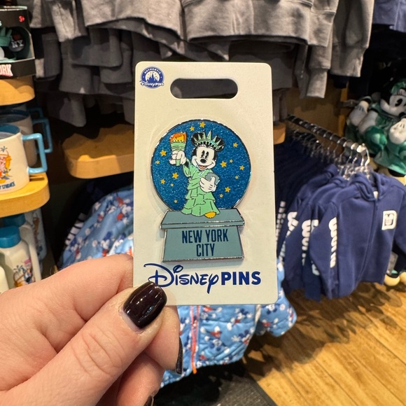 Disney Accessories - NWT! Disney Store NYC Minnie Mouse Statue of Liberty Pin